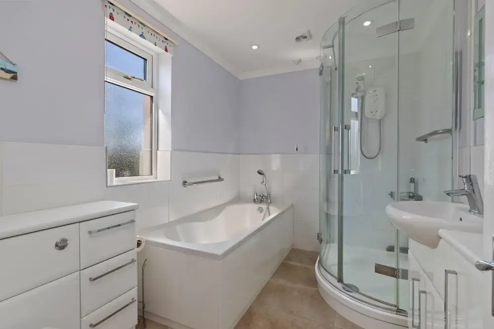 Honeyfield Lodge - Spacious Cottage Rural Views