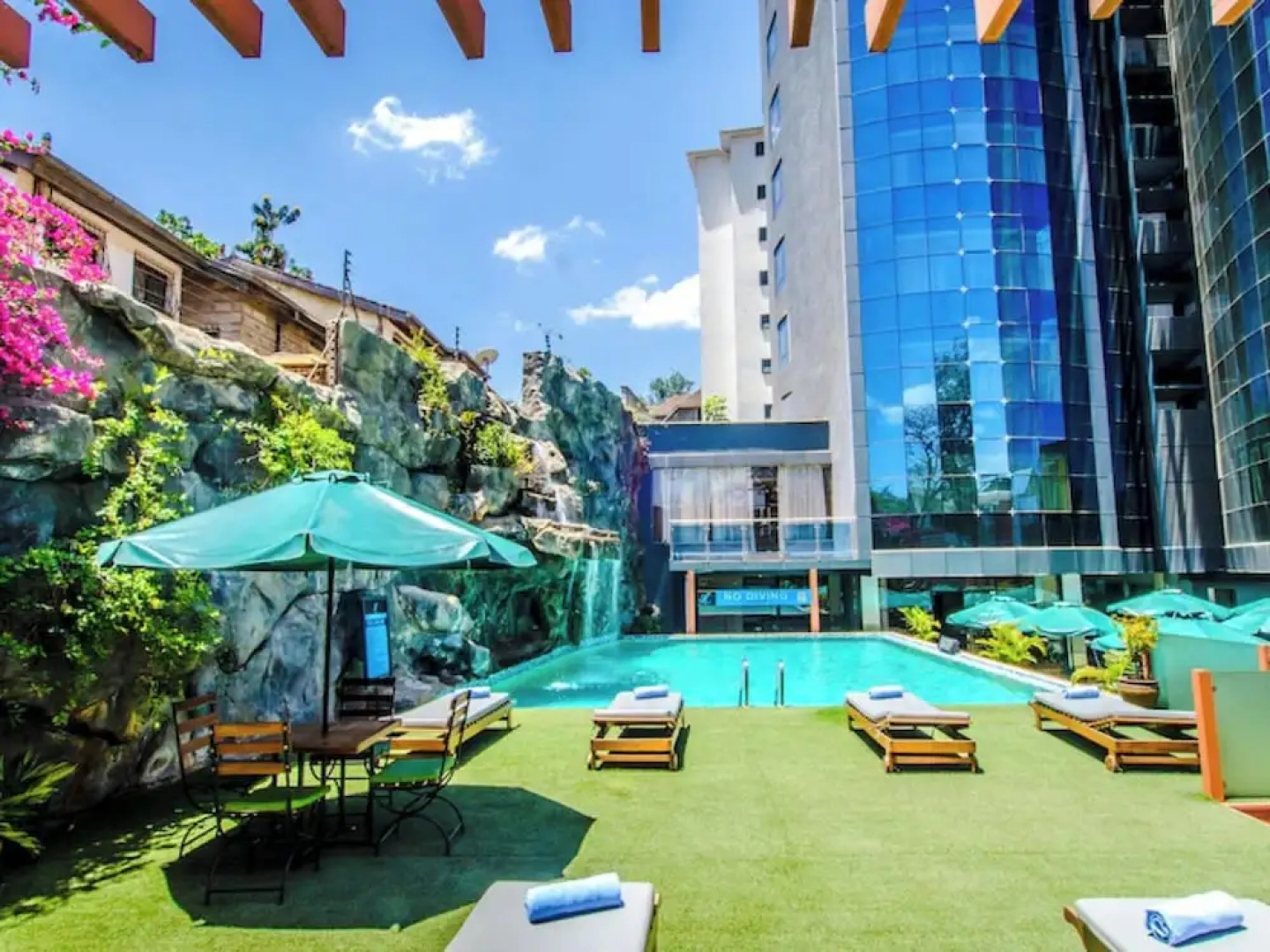 Отель Prideinn Azure Nairobi
