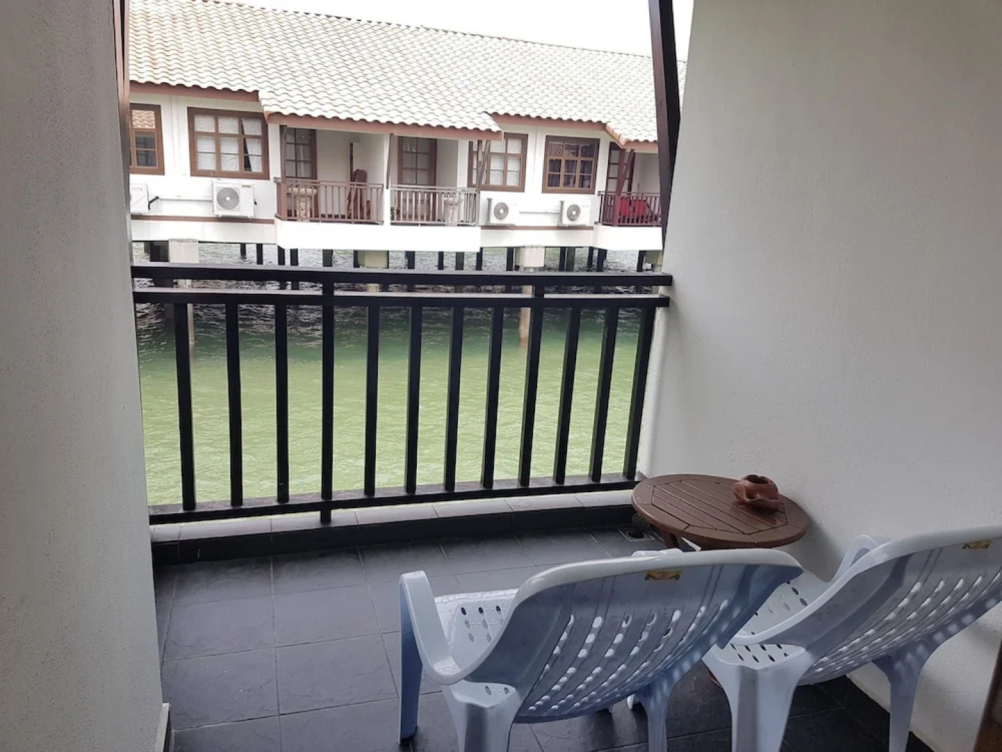 Crystal Private Water Chalet