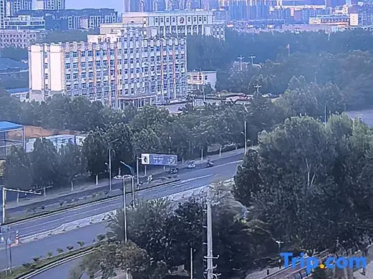 Huaxian Jinlong Business Hotel (Huayi High-speed Railway Station)