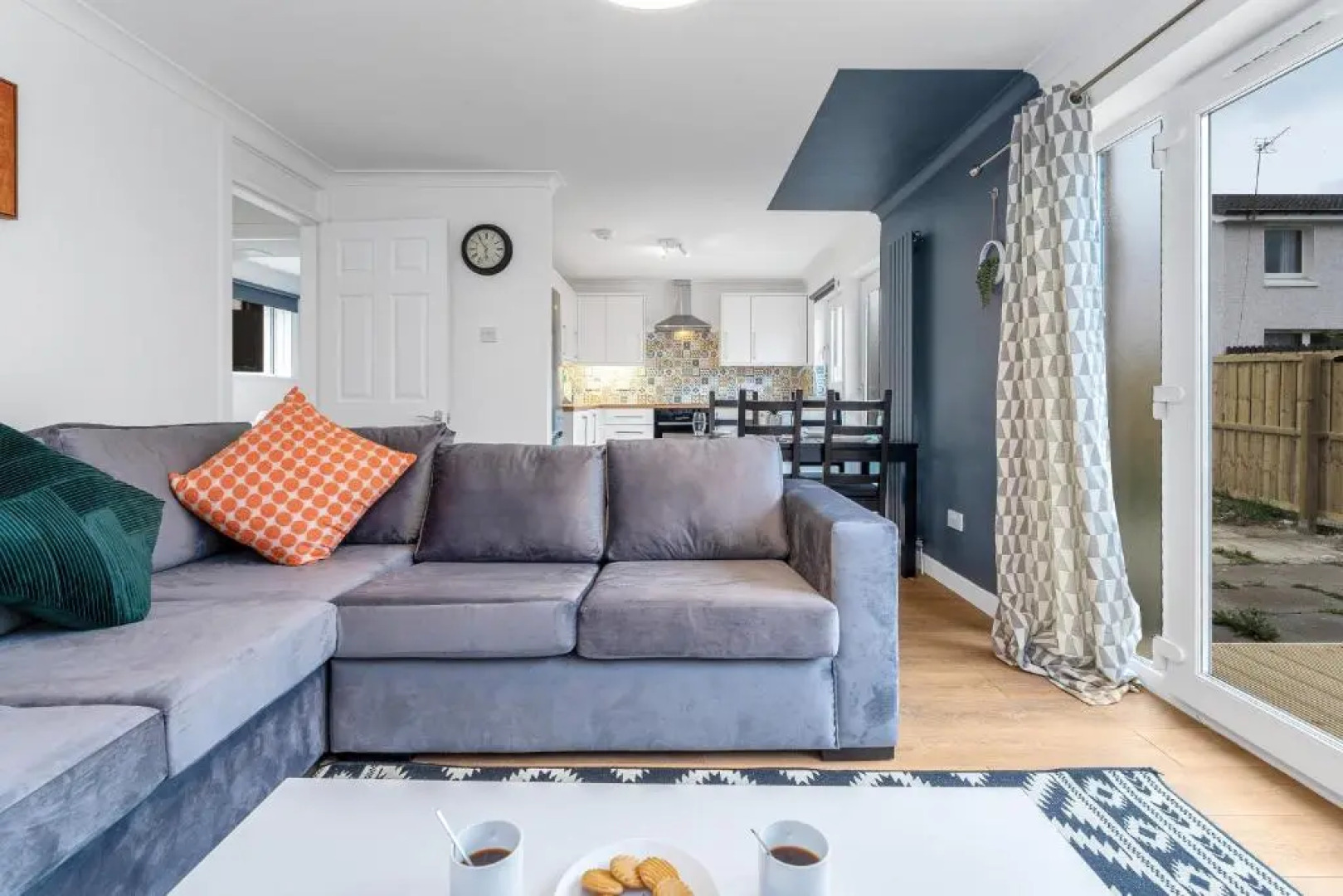 Cheerful Stays - Livingston - 4 Bedroom 3 Bath Home