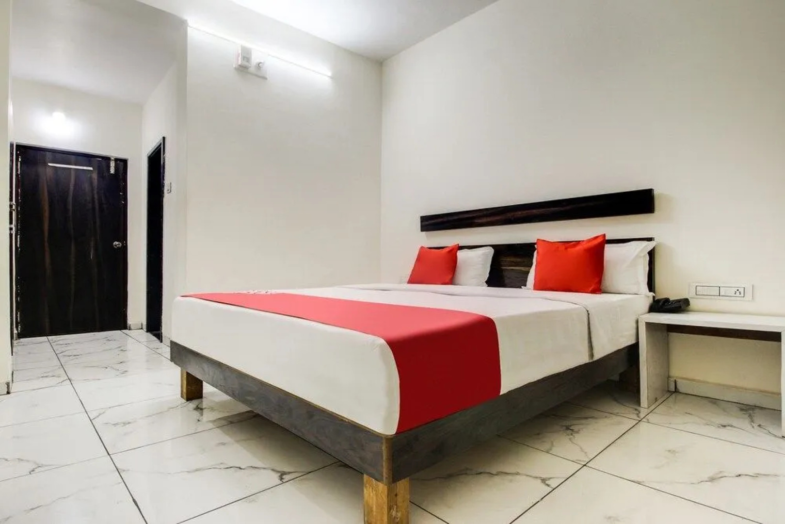 Oyo 30651 Hotel Meridian