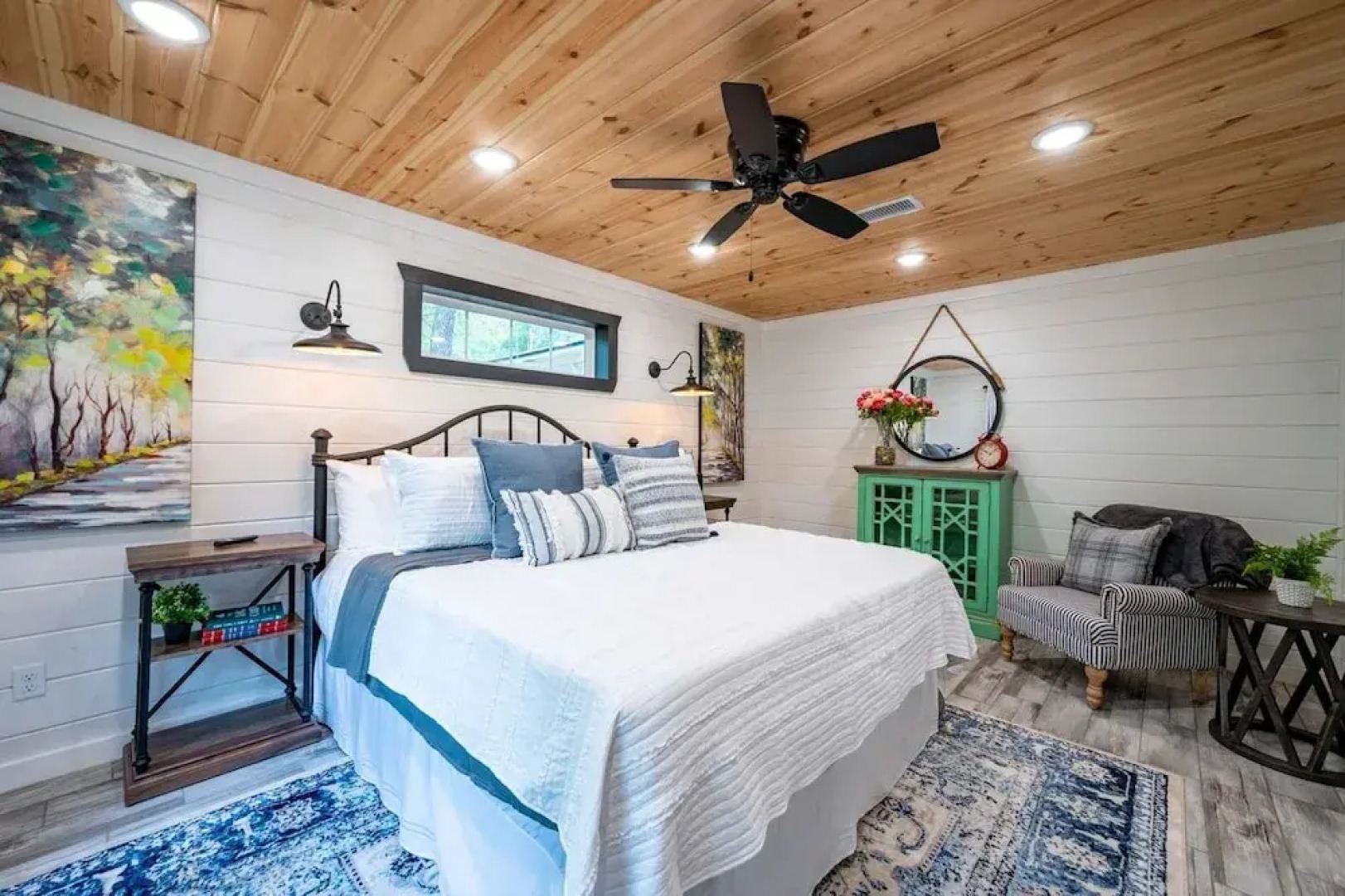 Sugar Hill Newly Remodeled includes Fully Supplied Kitchen and Hot Tub by RedAwning