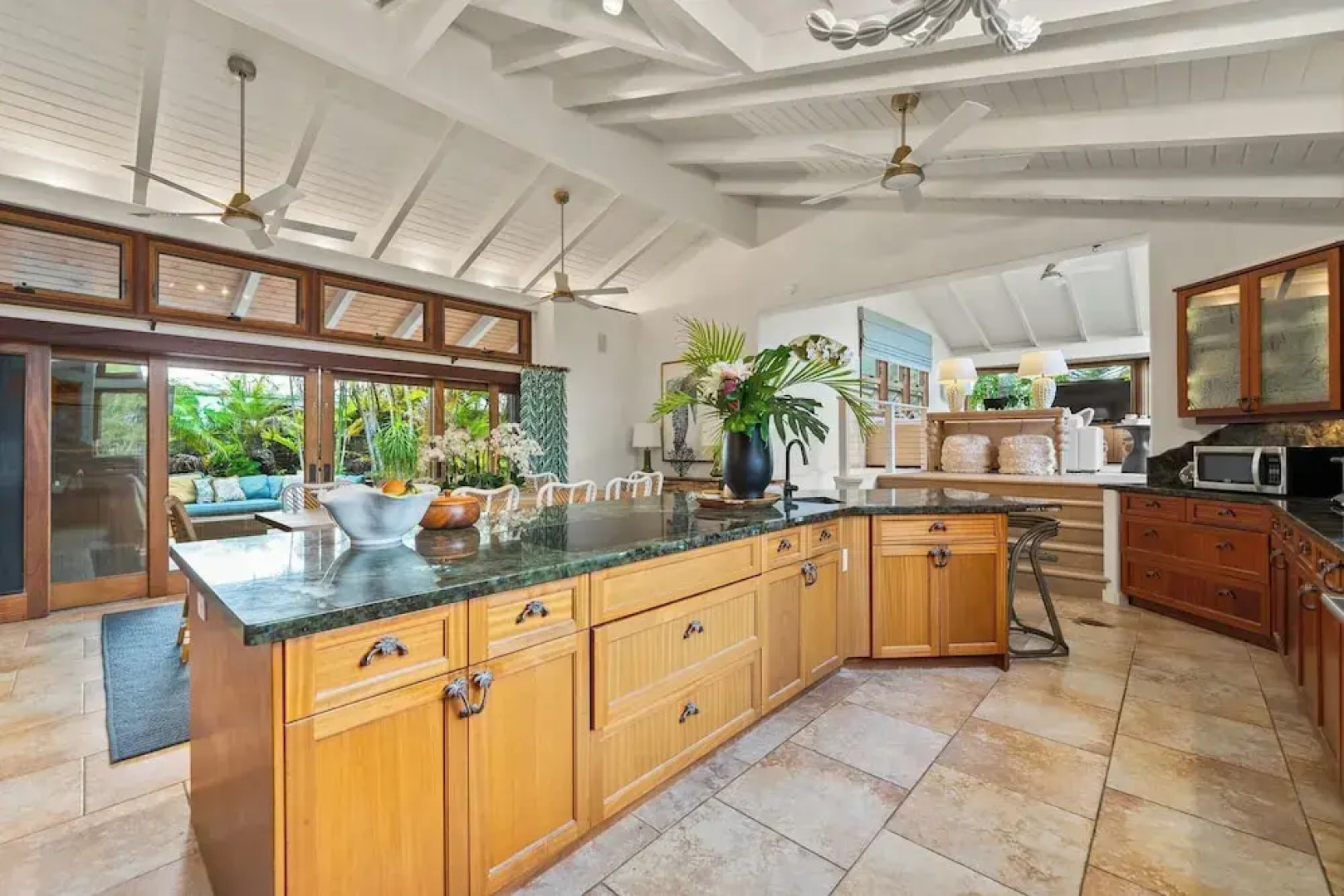 Palione Papalani by Avantstay New $1.5m Remodel Steps From Kailua Beach w/ Private Pool & Hot Tub