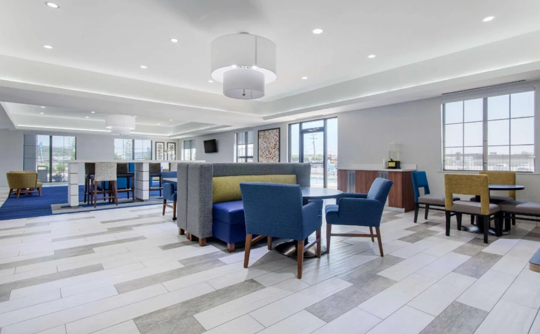 Holiday Inn Express & Suites Tulsa East - Catoosa by IHG