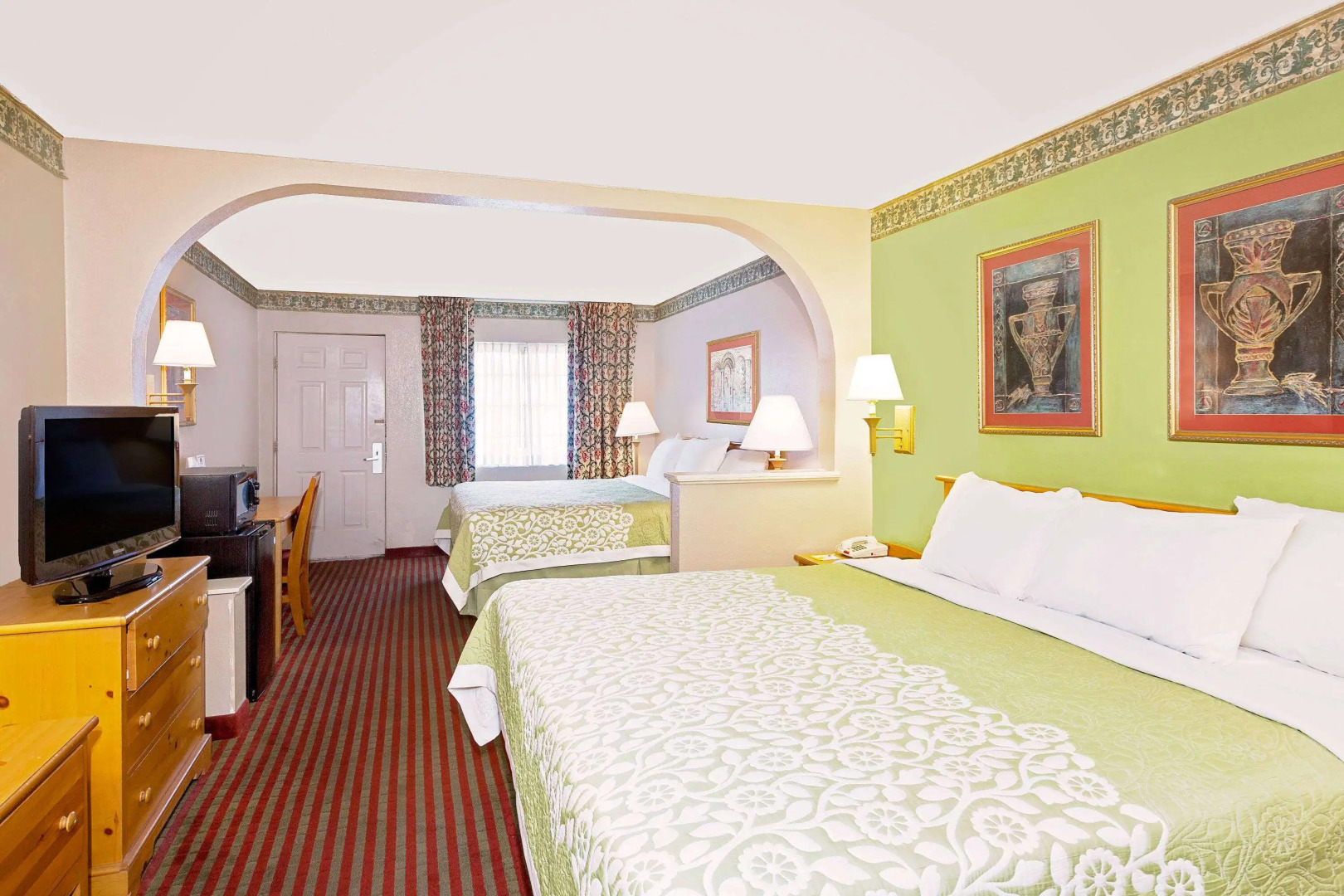 Days Inn & Suites by Wyndham Starkville