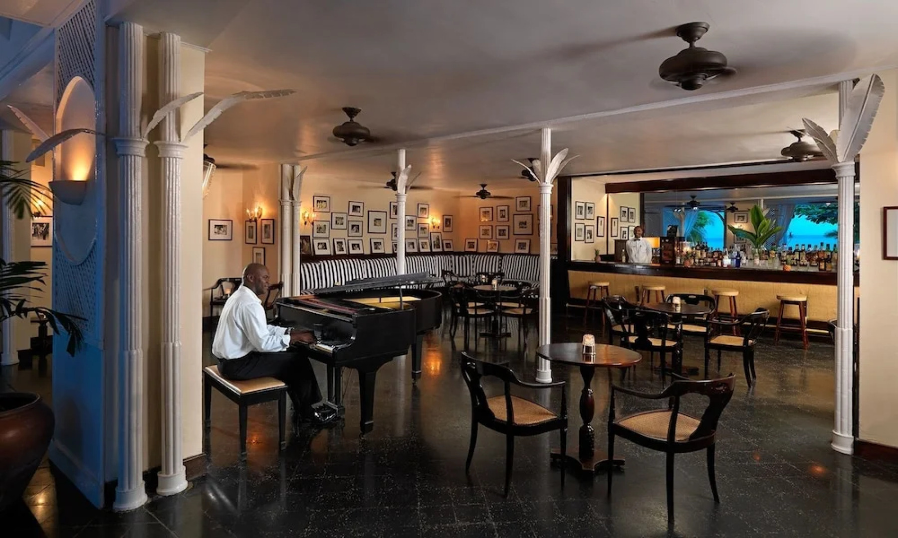 Staffed Round Hill Membership Van/driver 5 Bedroom Villa