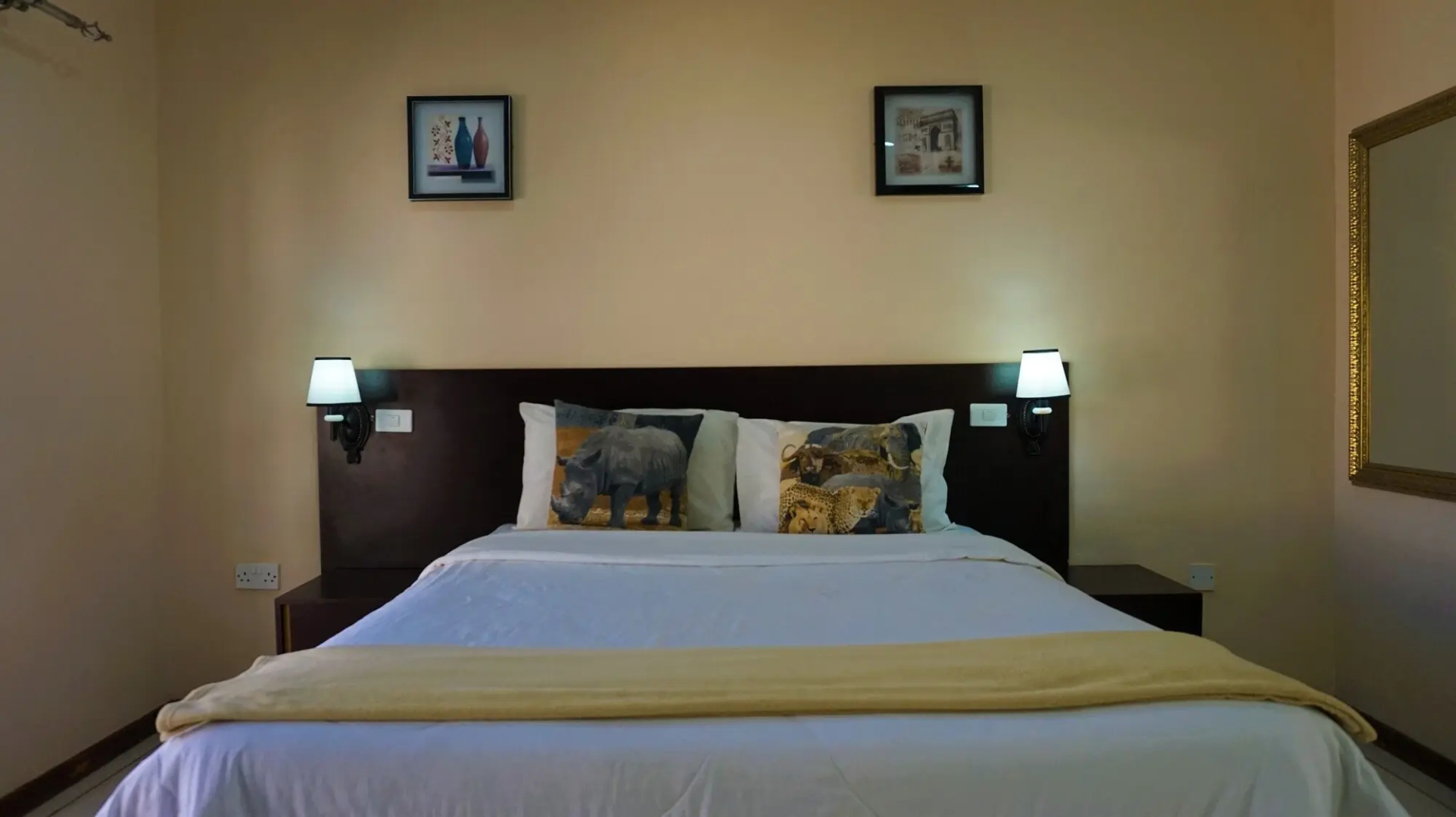 Tasha Lodge and Tours