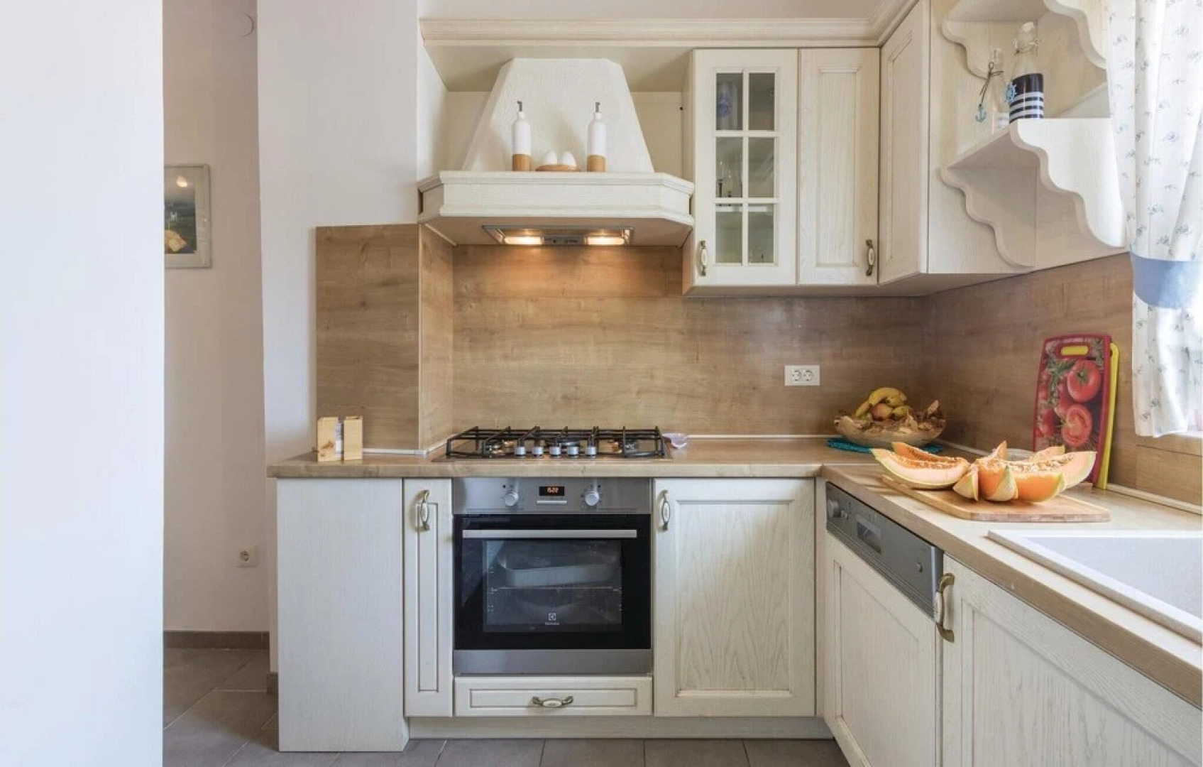 Awesome Home in Peruski With Wifi and 4 Bedrooms