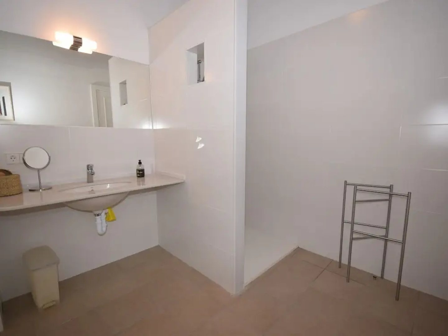 Beautiful, Authentic House With Large Patio and Swimming Pool, Near the Beach