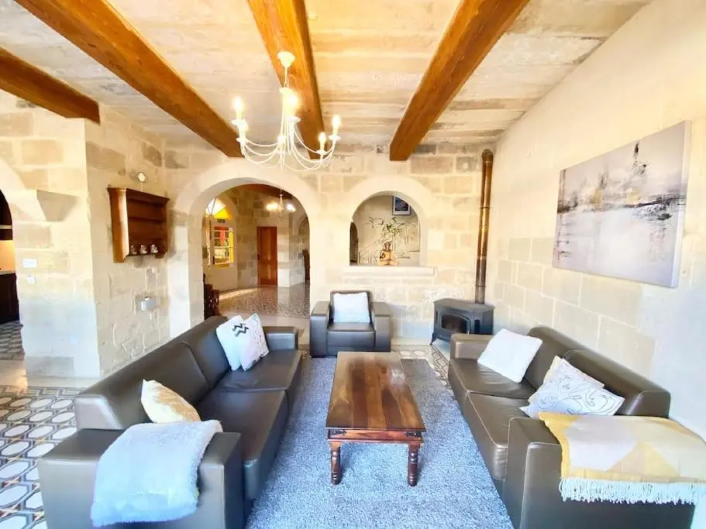 Villa Rossa Gozo - 5 bedroom ensuite with pool & jacuzzi