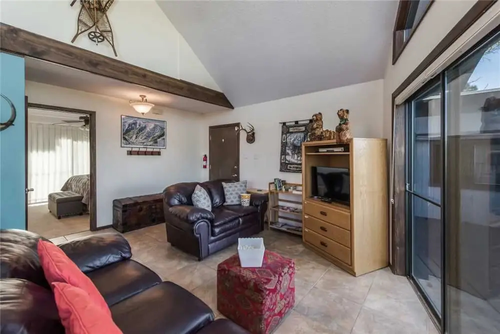 Gray Wolf Lodge - Four Bedroom Cabin with Hot Tub