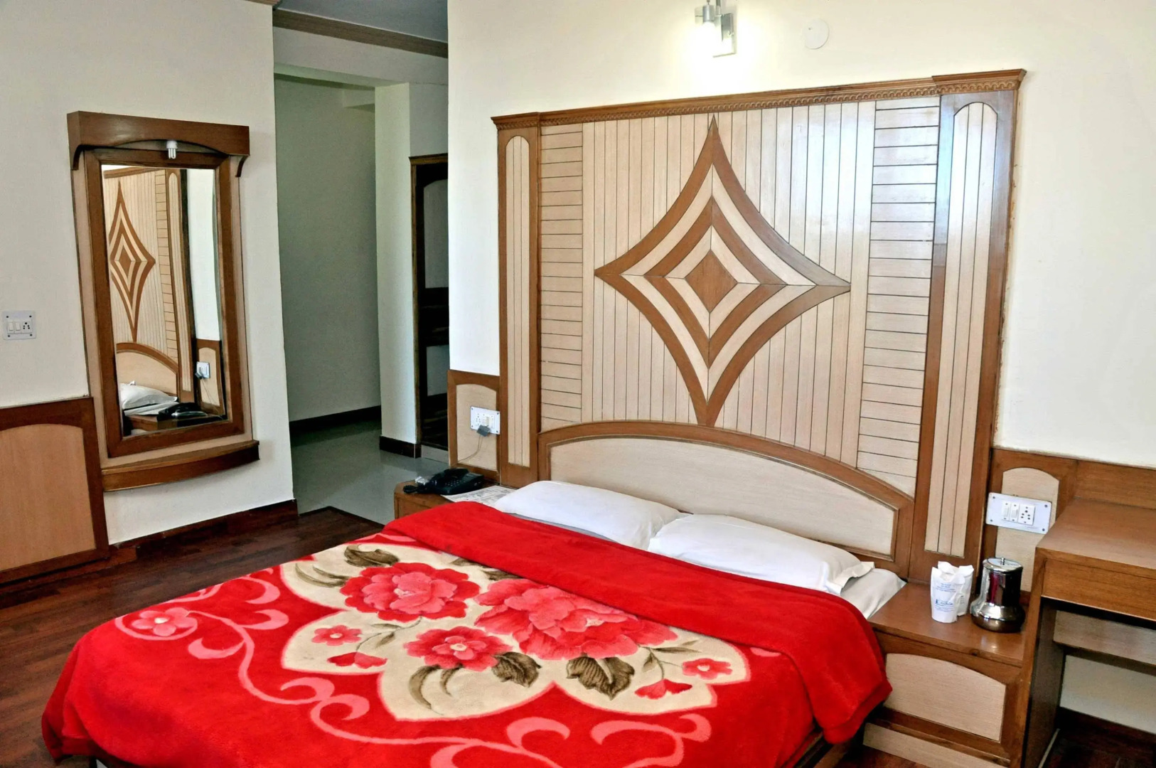 10692 Hotel Shubham
