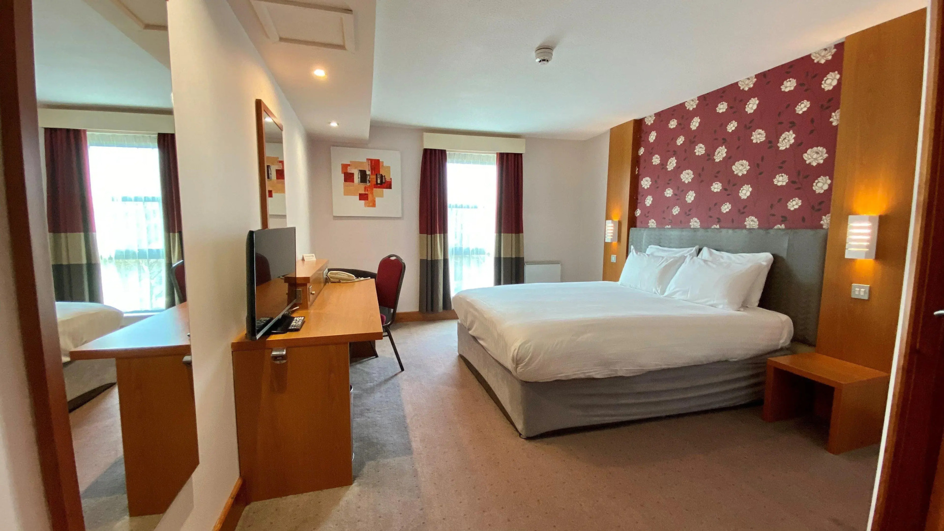 Holiday Inn Manchester-Central Park by IHG