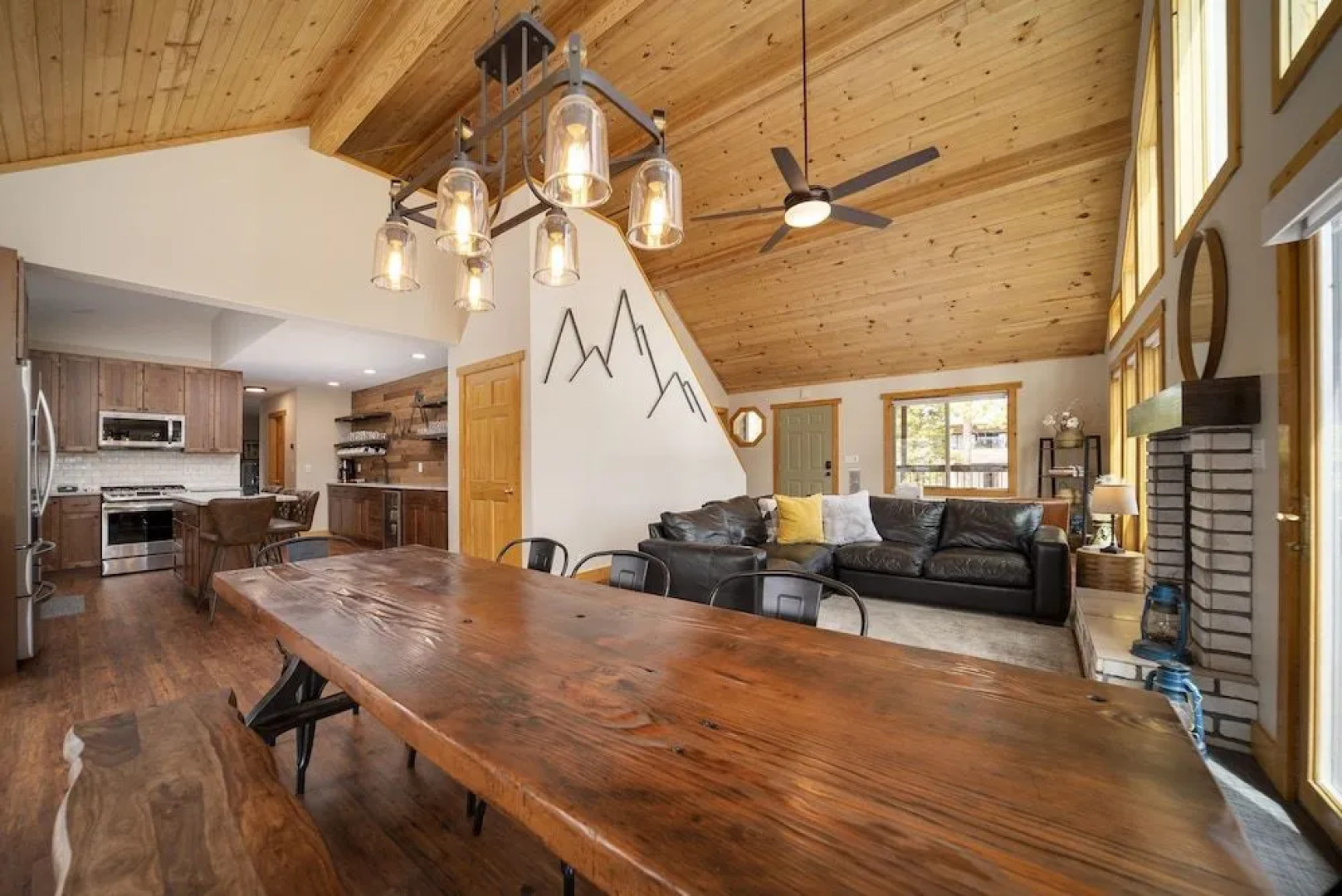 Moose Ridge Cabin 5 Bedroom Cabin by RedAwning