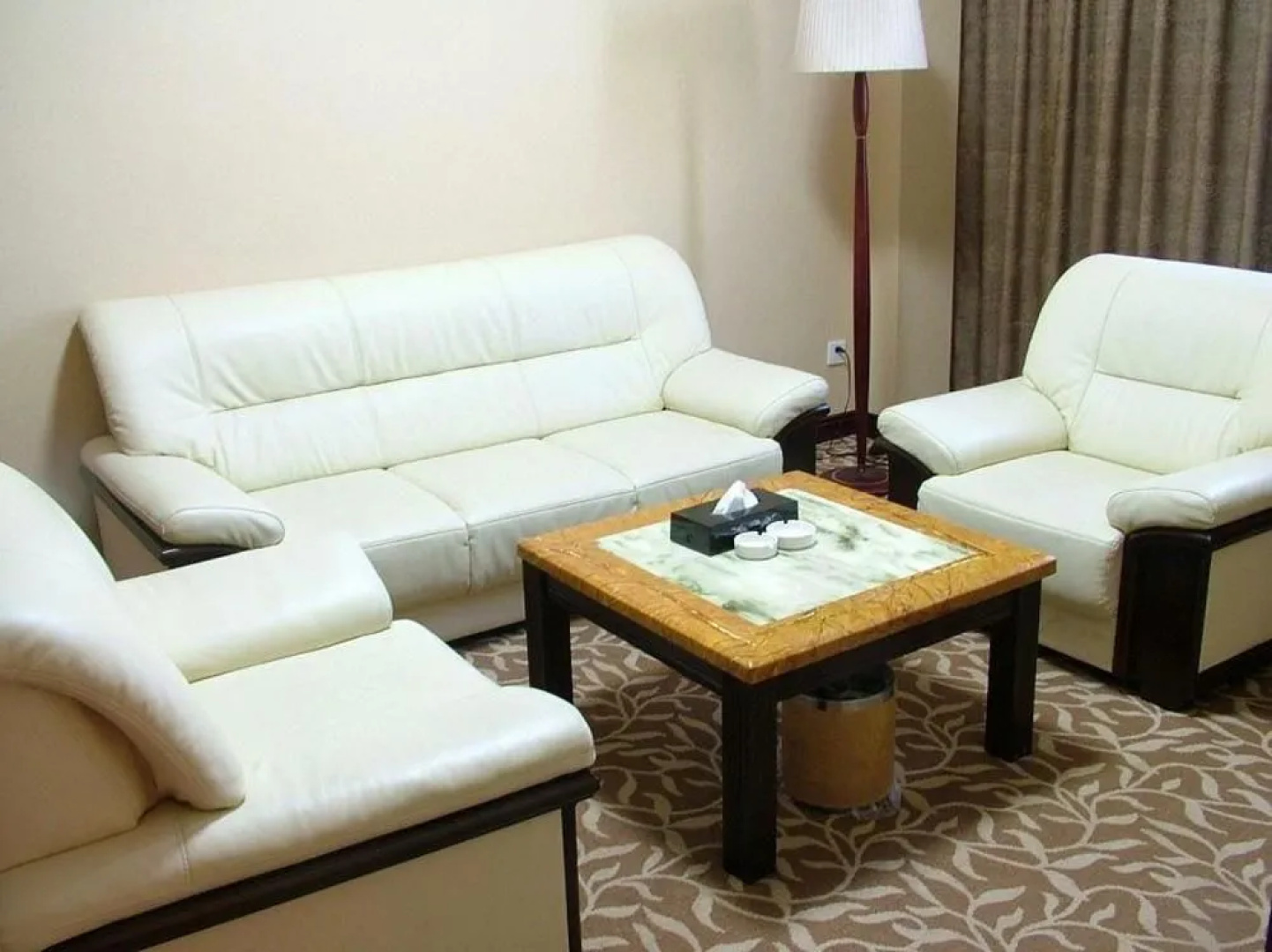 Qinzhou Lingshan Zhengjiu Hotel