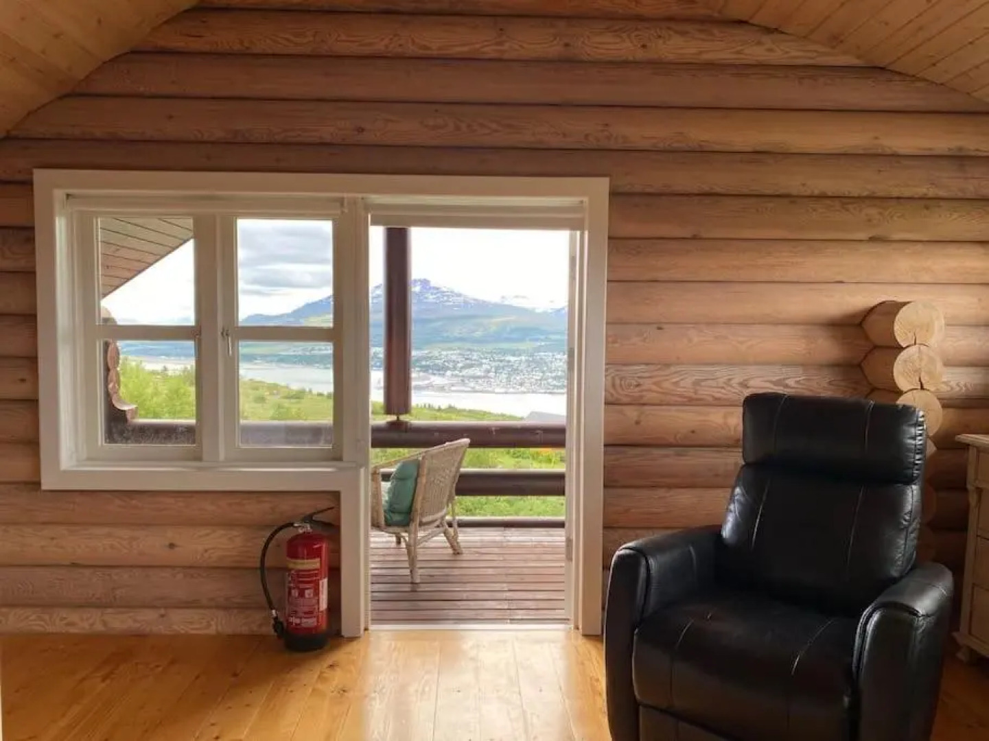 Beautiful cabin with amazing view over Akureyri