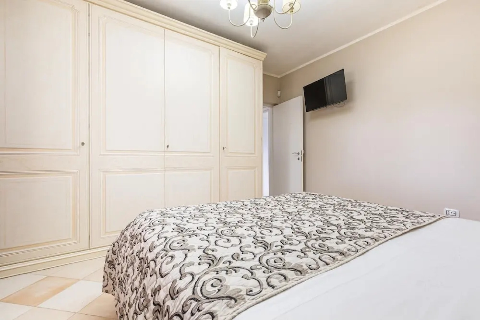 3220 Villa Smeralda by Barbarhouse