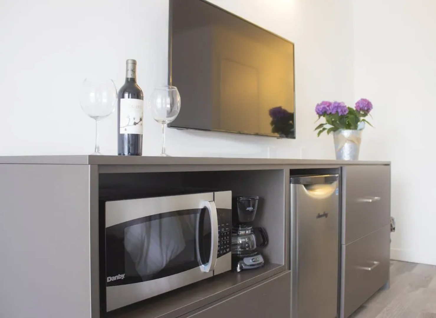 Bowmanville Marina Inn & Suites