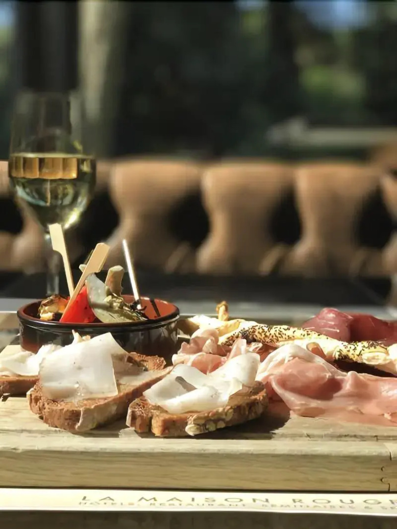 Les Cabanes De La Maison Rouge