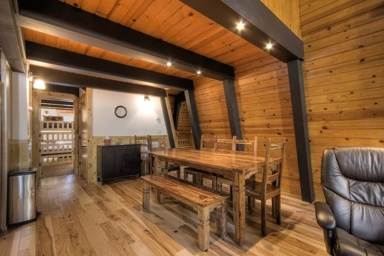 Pezzola Luxury Rental  3 Bedroom Home by RedAwning