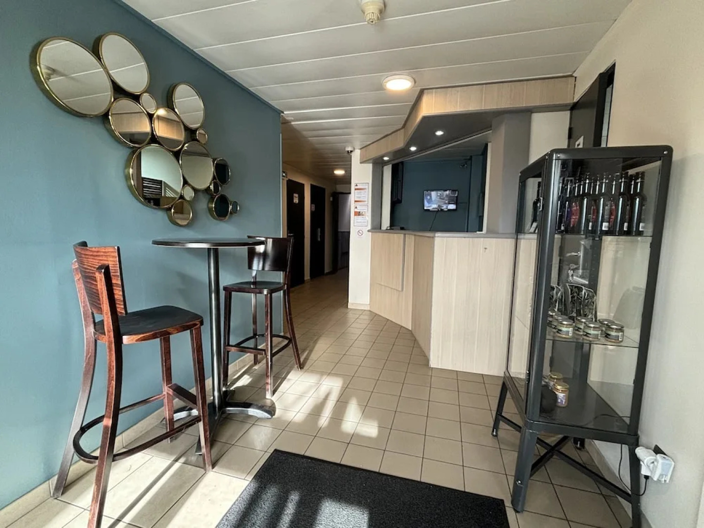 Hôtel Face West Le Pontet