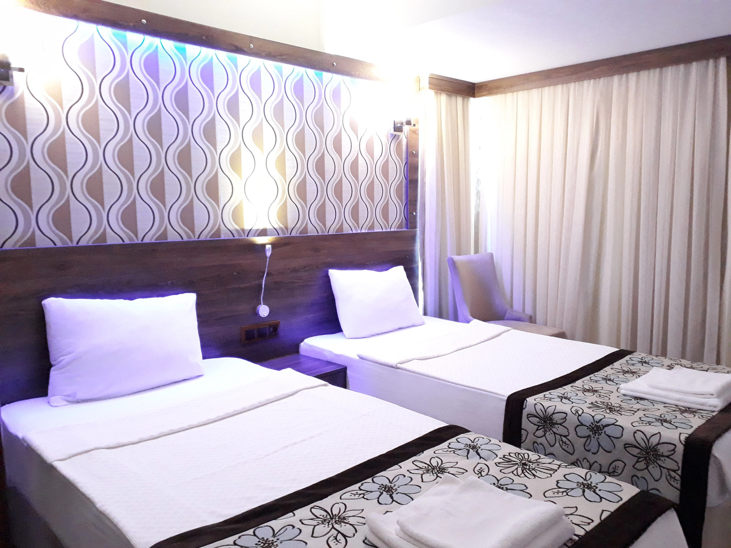 Dolphin Apart & Hotel