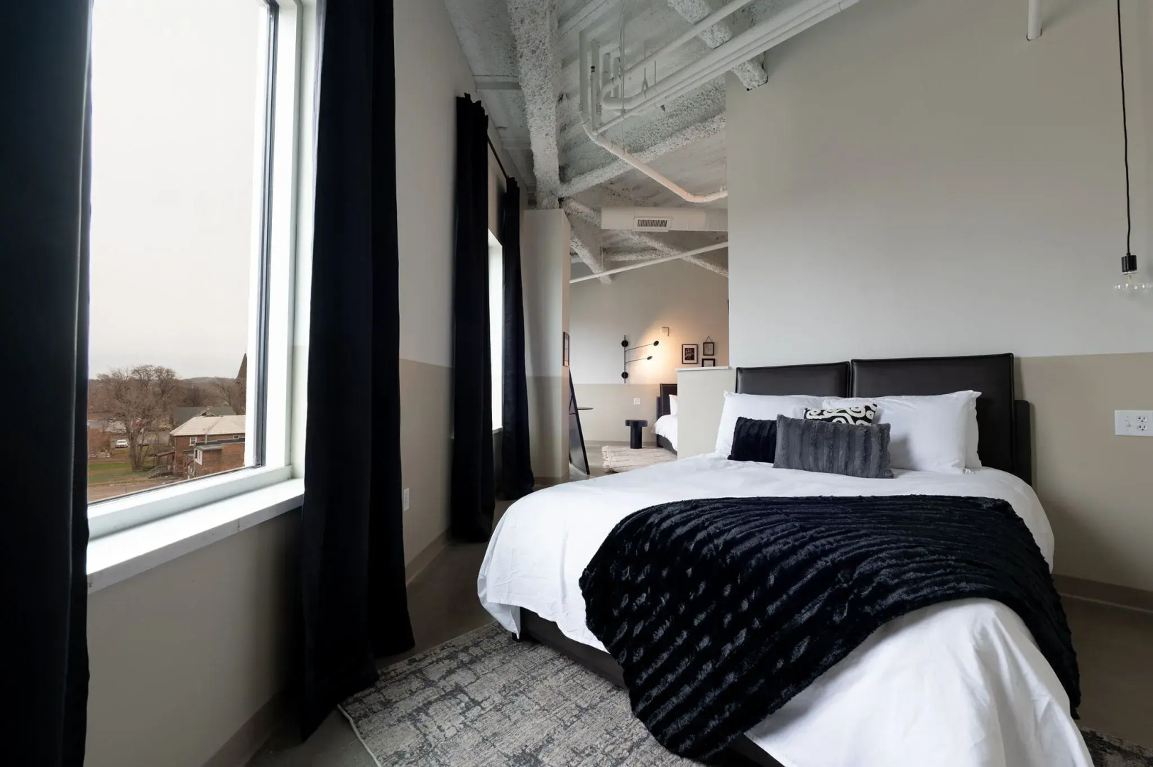 Arch and Cable Hotel