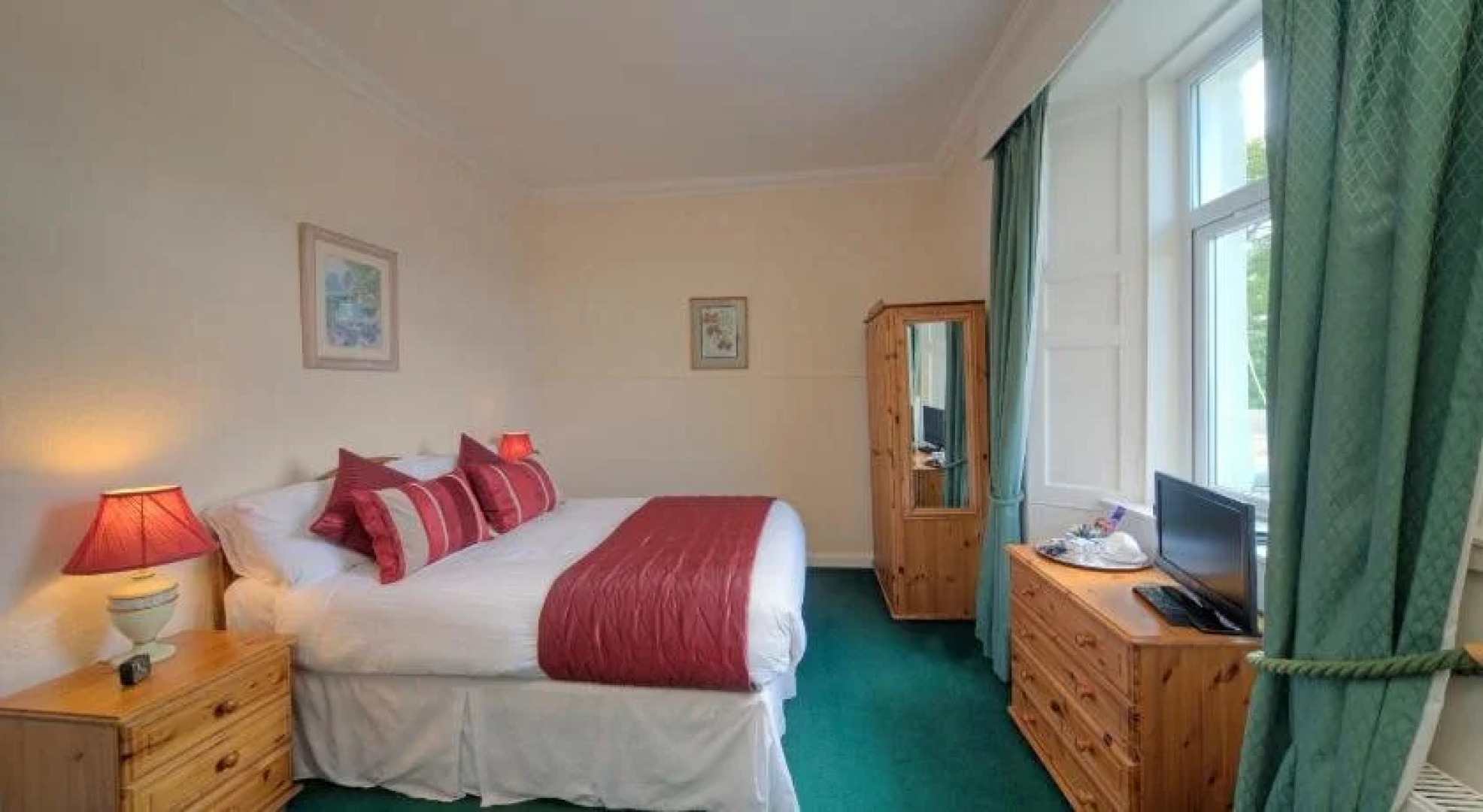 The Lochnell Arms Hotel