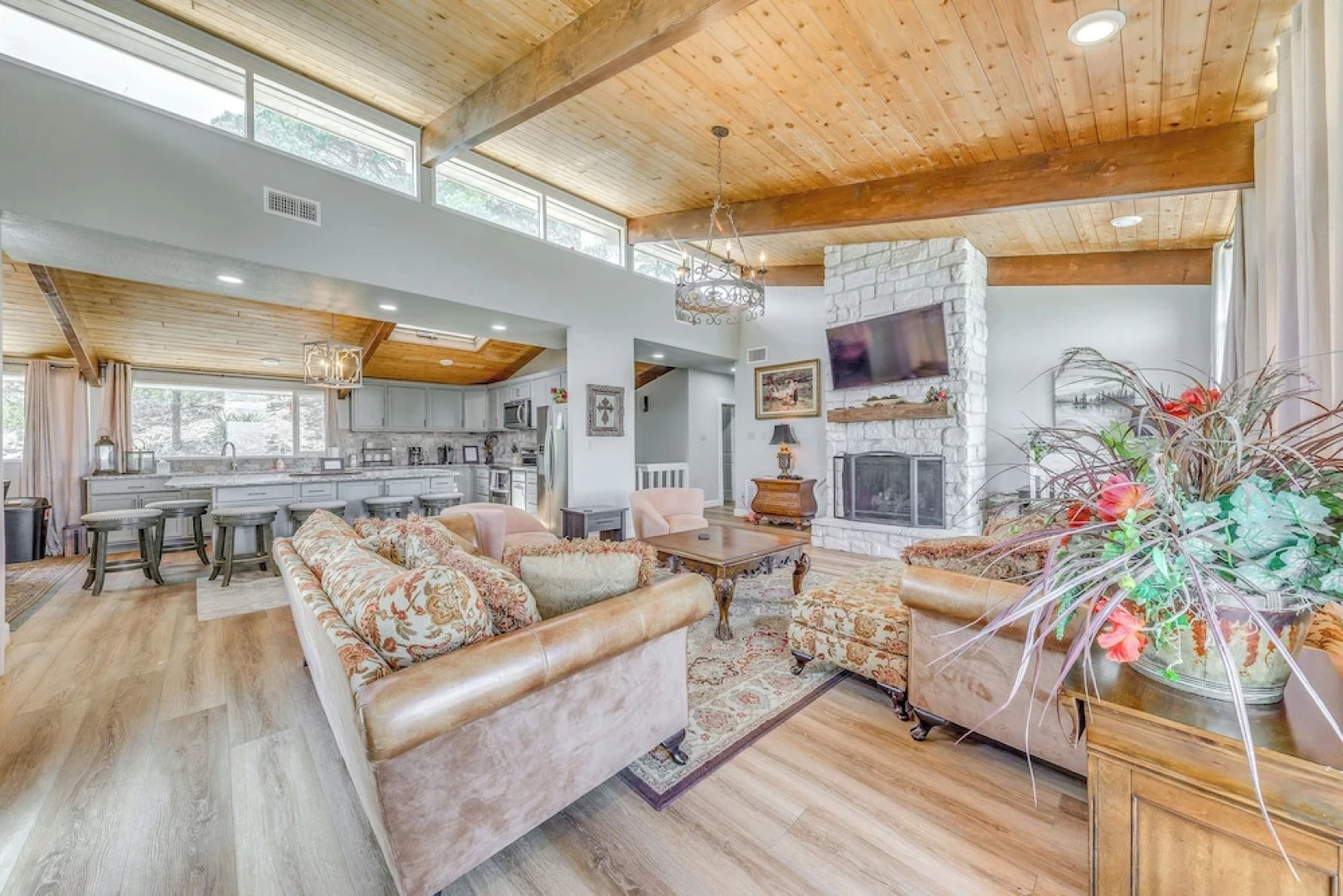 Serene Alto Cabin w/ Mountain Views & Fire Pit!