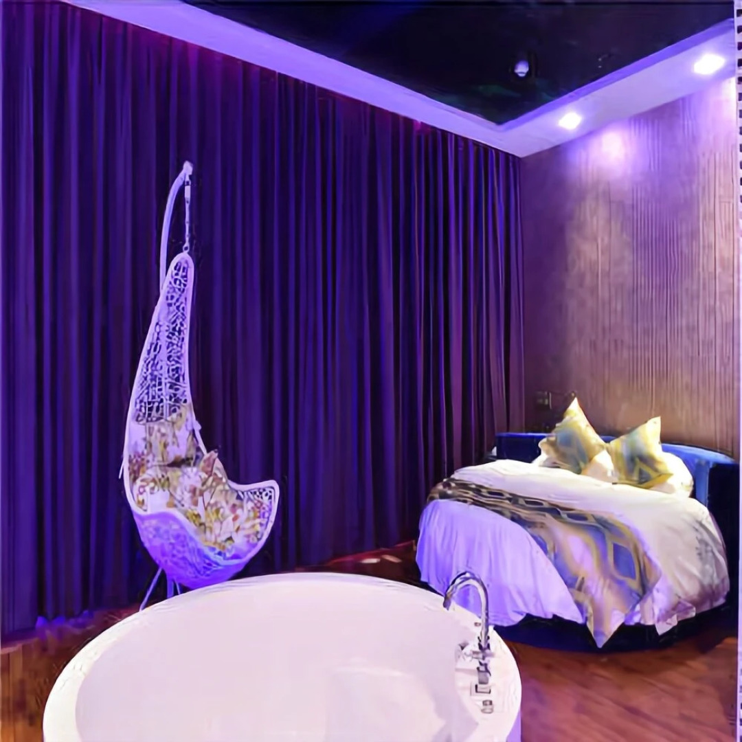 Romantic Coast Theme Hotel (Zhuhai Jiuzhou Port Wharf Haibin Yuchang)