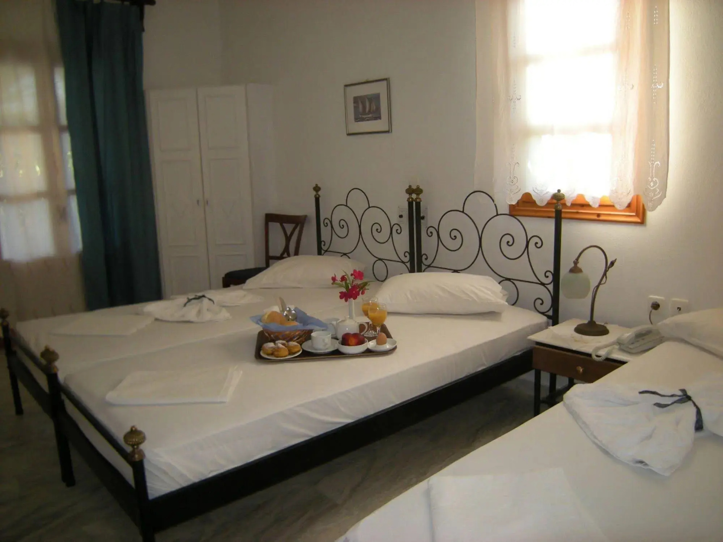 Roussos Beach Hotel