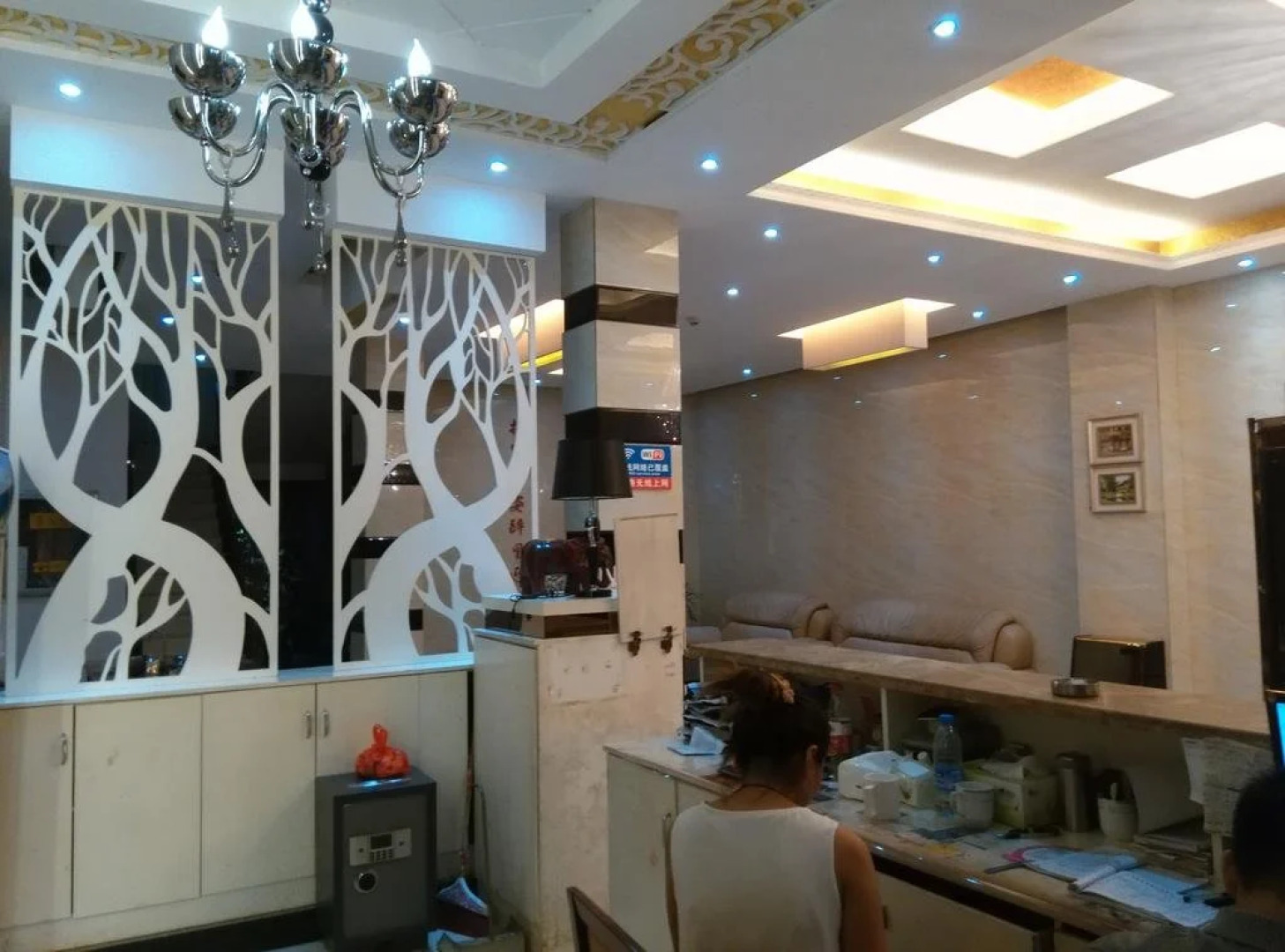 Wannian The Pine Greeting Guests Boutique Hotel