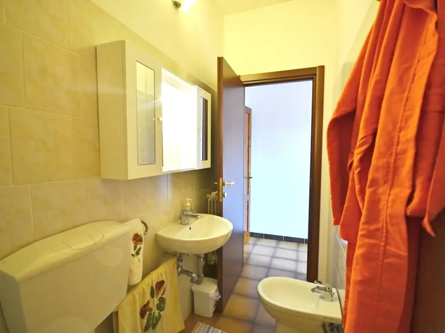 Sunlit Home With Pool