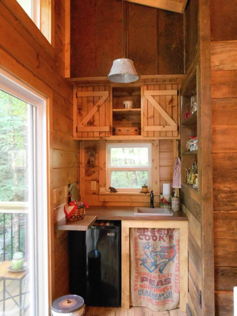 The Owl's Perch (5 inch clearance needed)