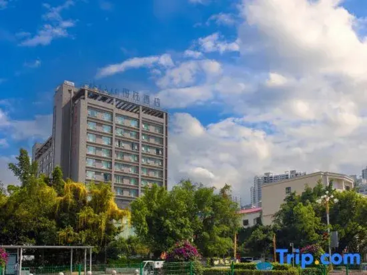 Xing Yi Hai Yu Hotel