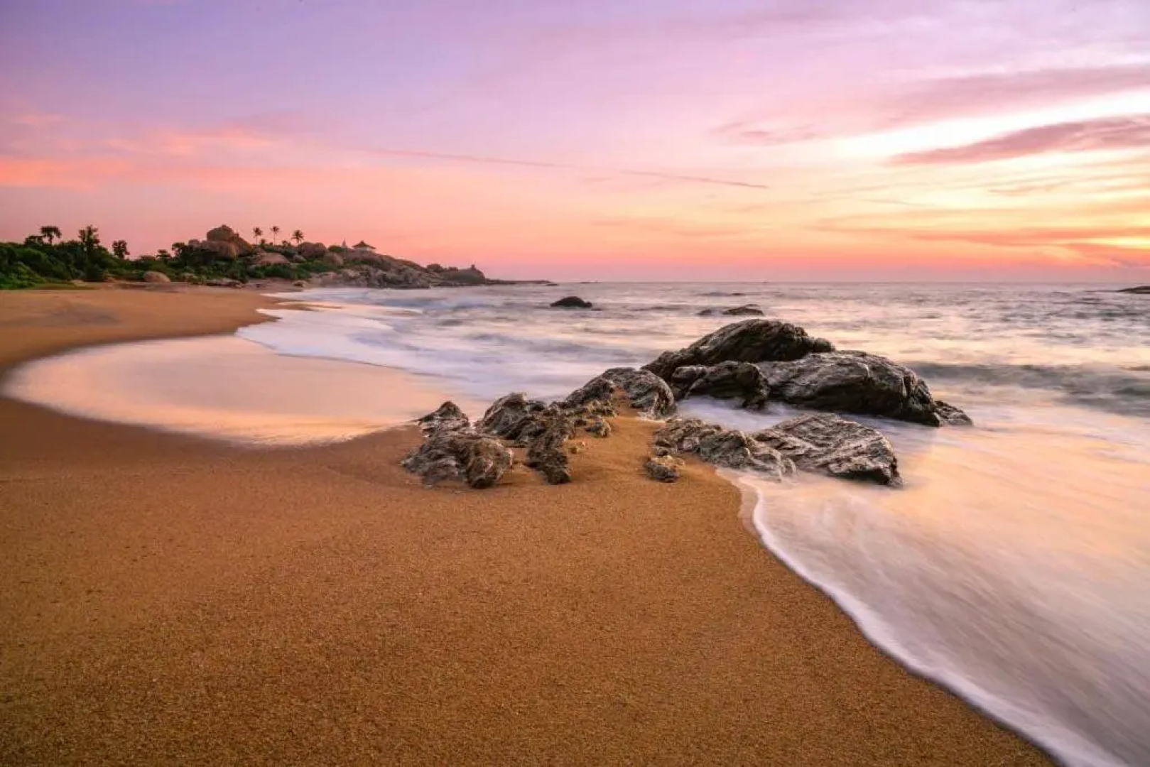 Beach Bungalows & Beach Camping