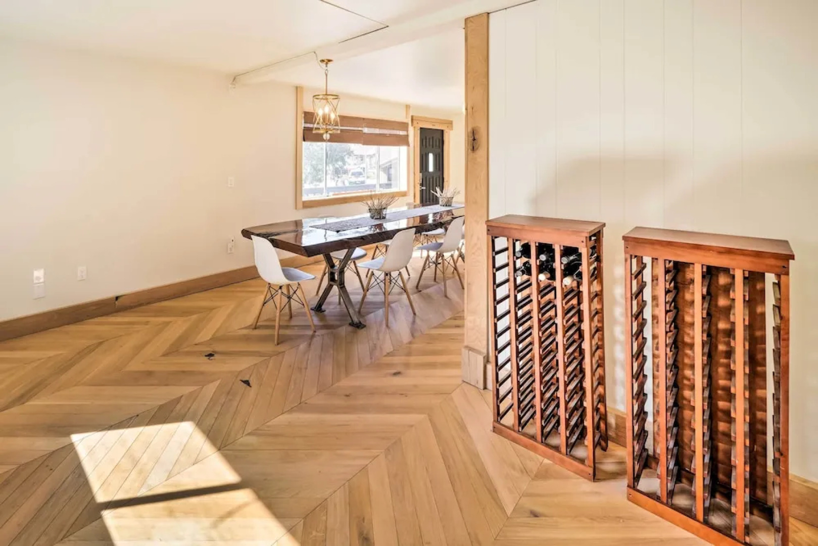 Chic Alpine Hideaway: Hiking, Skiing + Exploring!