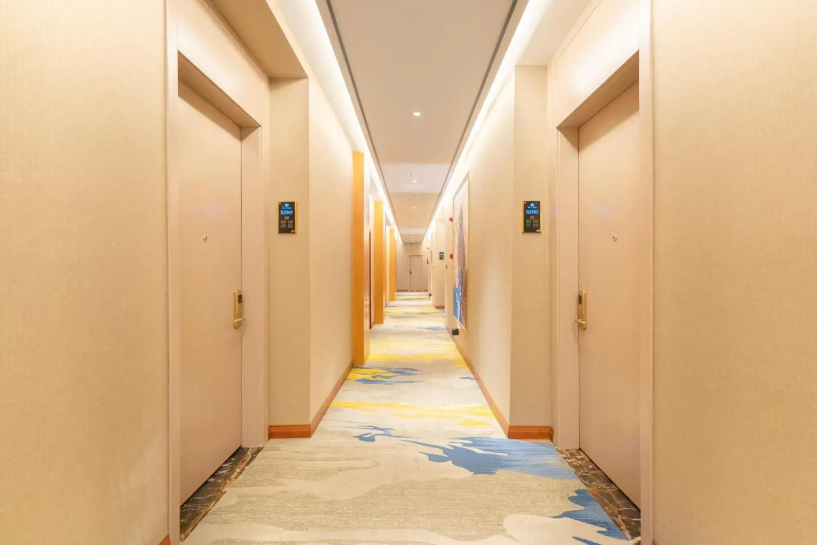 Neijiang Riverside Garden Hotel