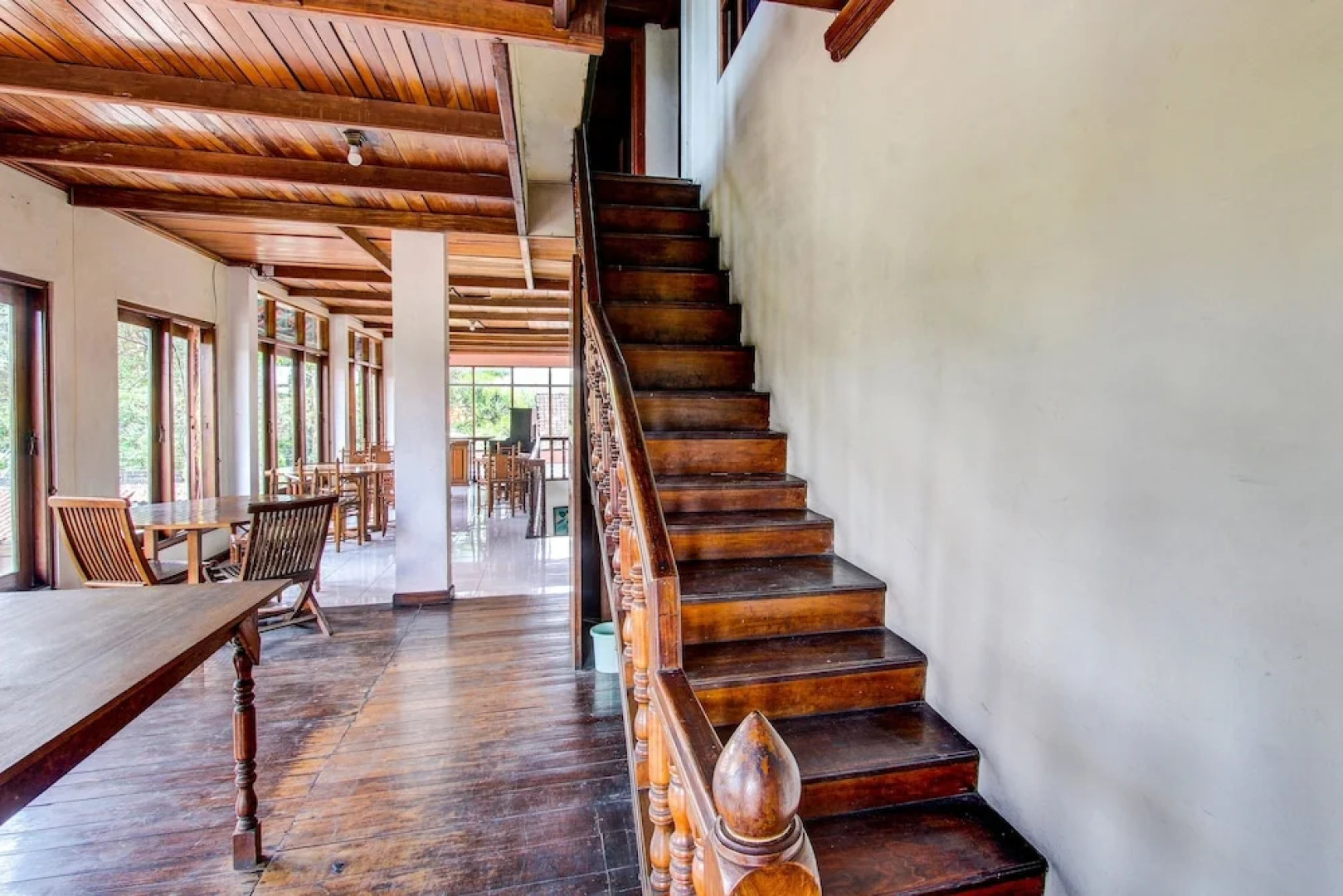 OYO 92329 Sewu Mas Hotel