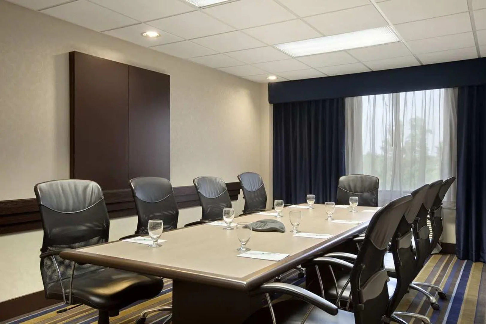 Embassy Suites by Hilton St. Louis Airport