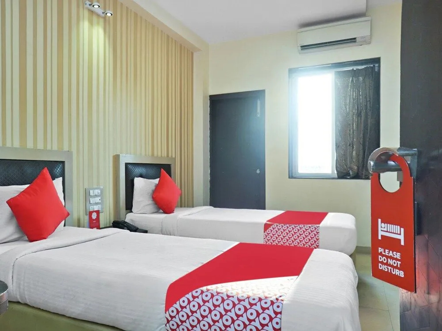 OYO 23524 Shades Of Royal