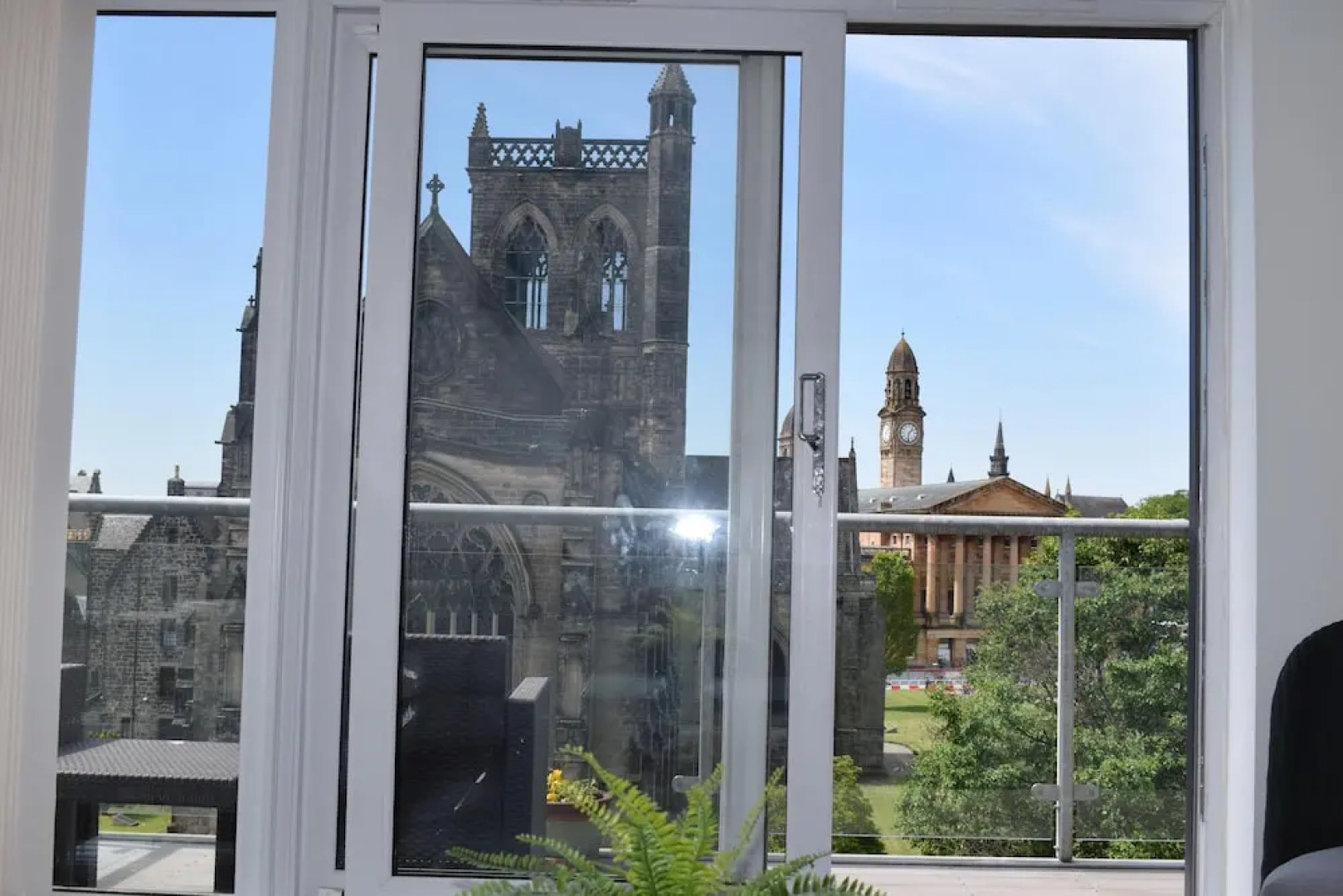 The Paisley Penthouse - Stunning View of the Abbey