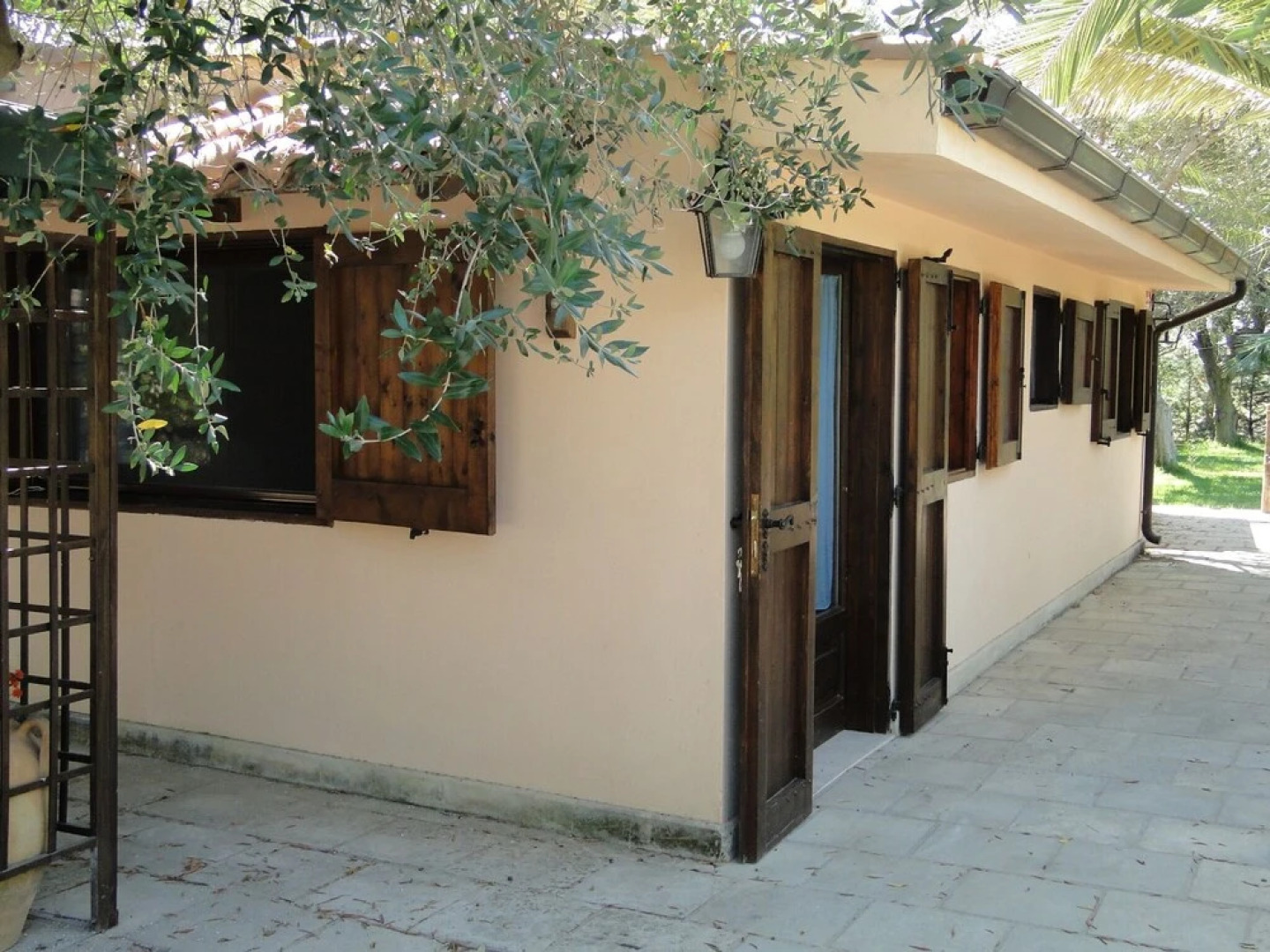 Secluded Holiday Home in Matino With Swimming Pool