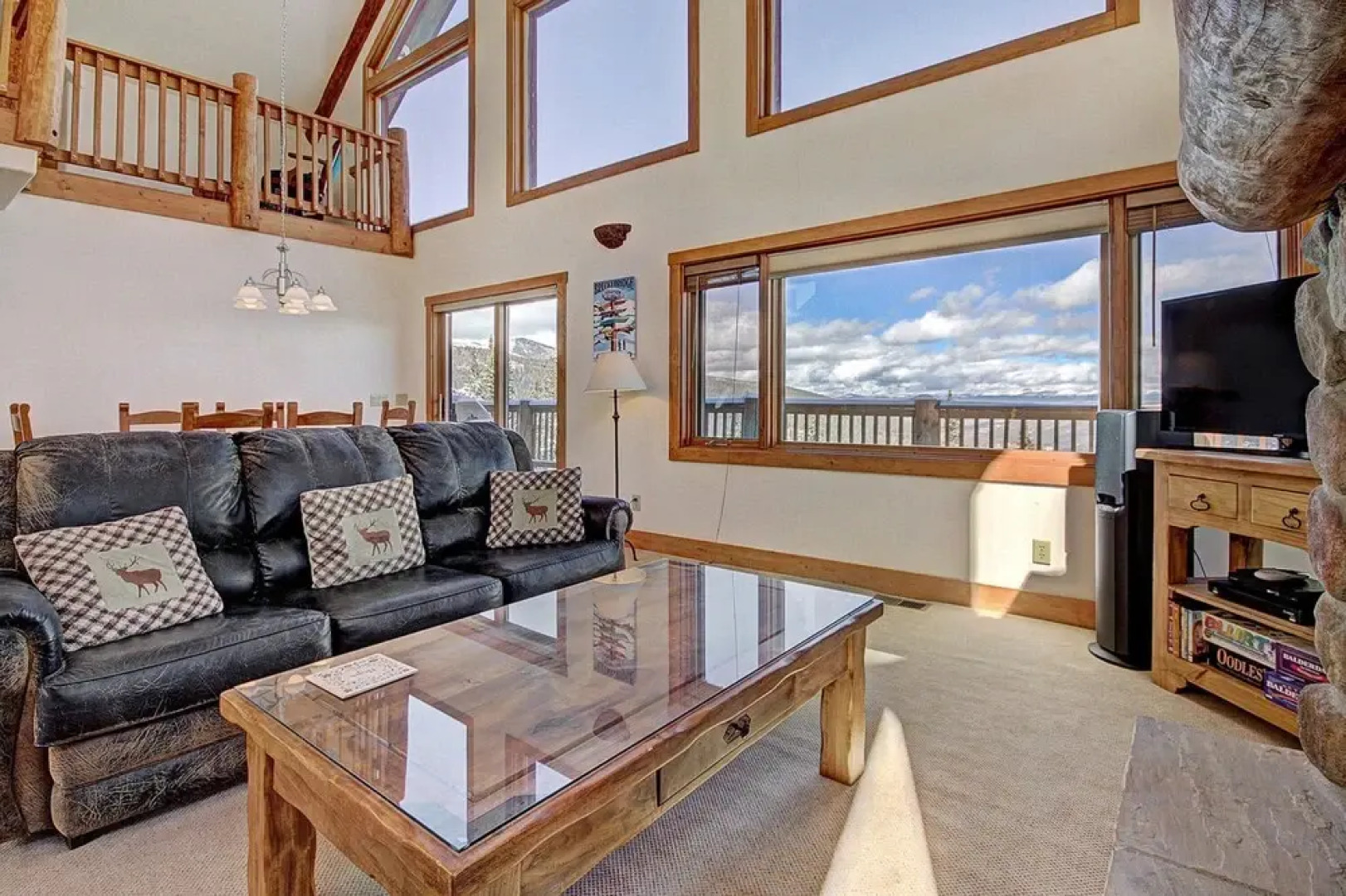 Stunning Mountain Getaway! Sleeps 10!