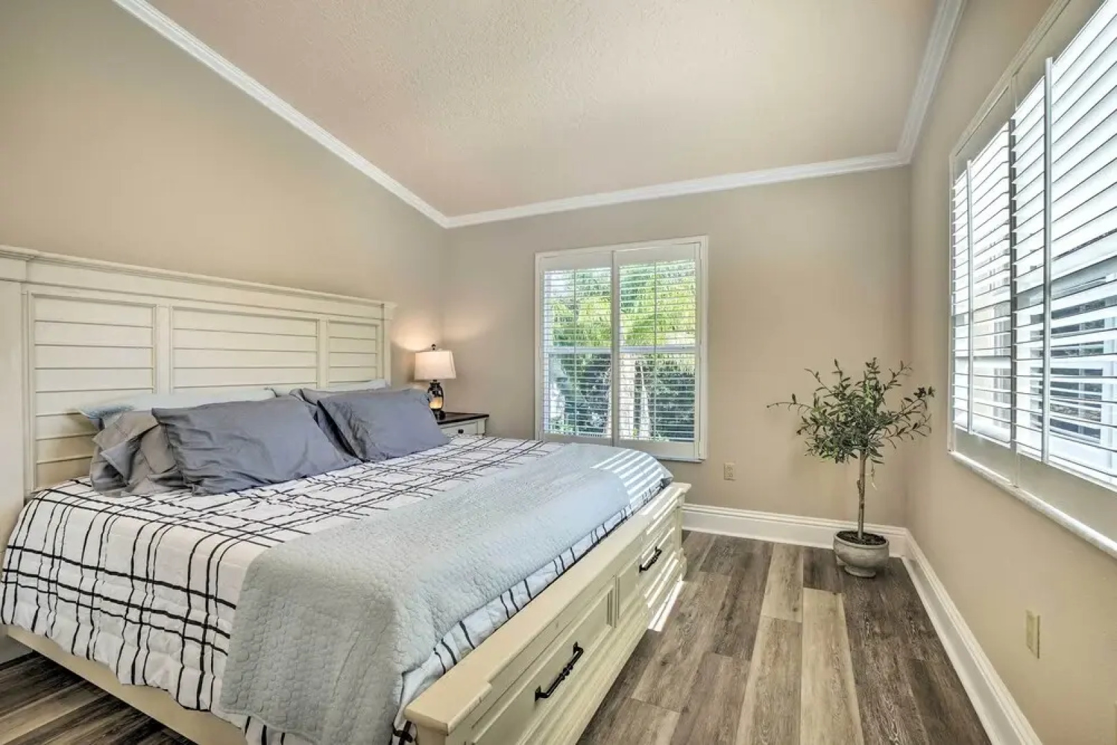 Charming Port Richey Retreat w/ Shared Dock