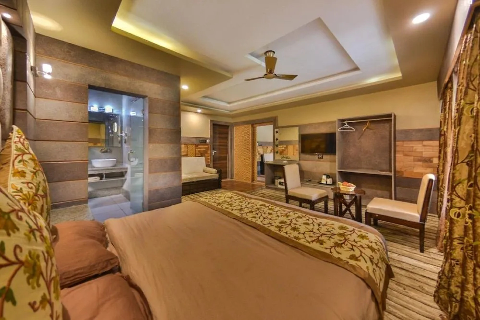 Eden Resorts and suits