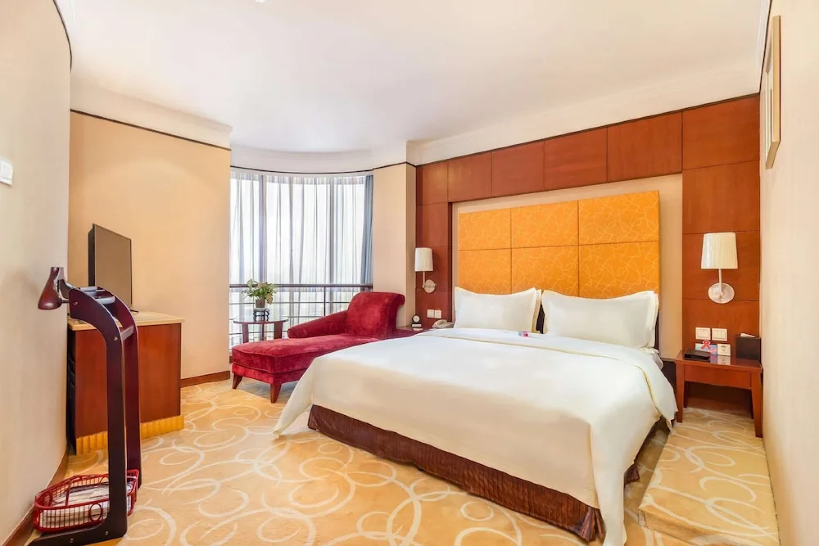 Days Hotel and Suites Jiaozuo
