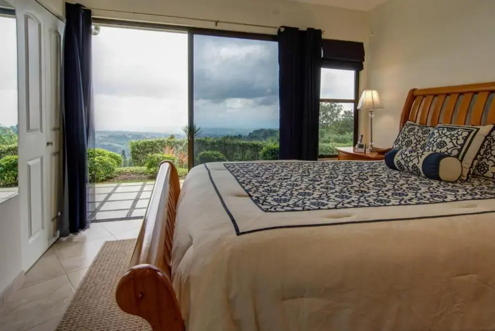 Grecia, Costa Rica Mountain Estate Guest Home 2/2 All Furnished