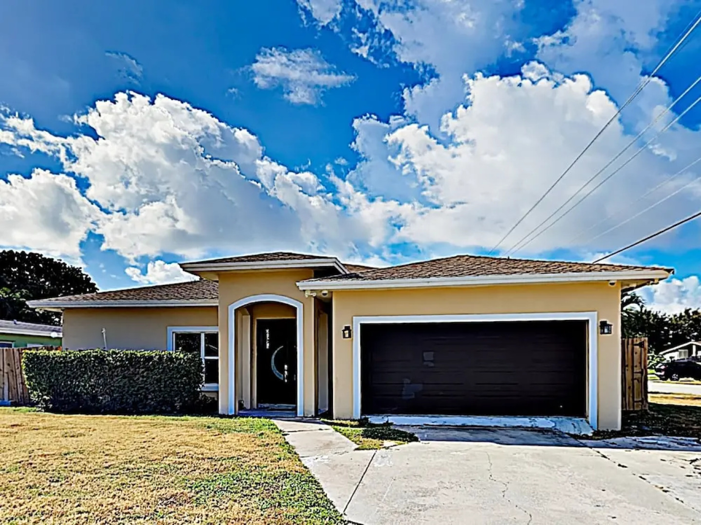 New Listing! Sumptuous Near Beach W/ Pool 3 Bedroom Home